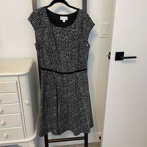 Size Large 🖤ELLE🖤 dress black and white sleeveless! Beautiful EUC.